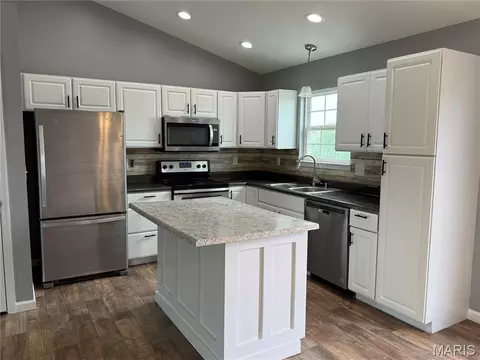 Kitchen - 128 Linder Ln, Winfield, MO 63389 photo 1 of 3