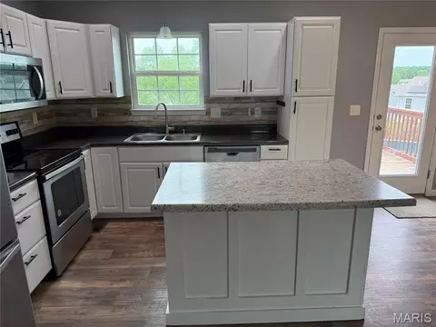 Kitchen - 128 Linder Ln, Winfield, MO 63389 photo 2 of 3