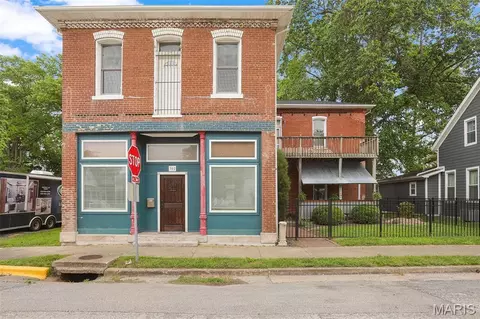 302 S Main St, Trenton, IL 62293