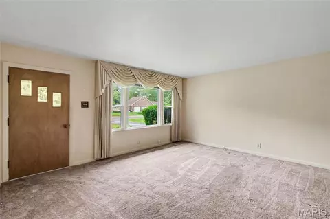 Living - 228 Newton Pl, Ballwin, MO 63021 photo 1 of 2