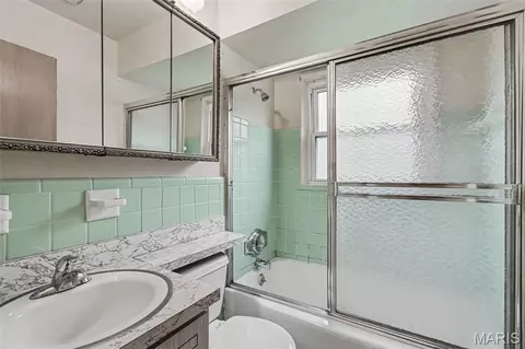 Bath - 228 Newton Pl, Ballwin, MO 63021 photo 1 of 1