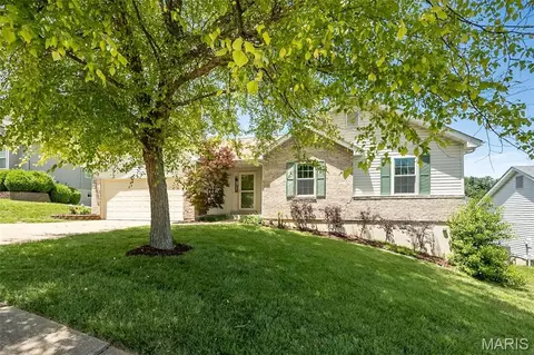 1167 Winter Park Dr, Fenton, MO 63026