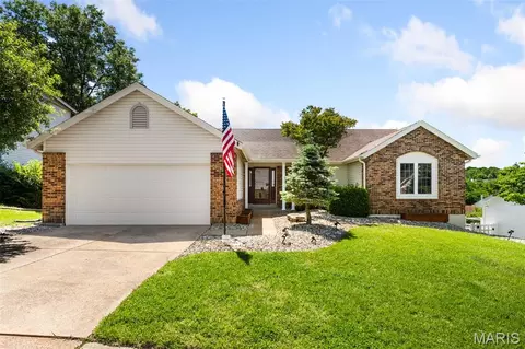 16448 Green Pines Dr, Wildwood, MO 63011