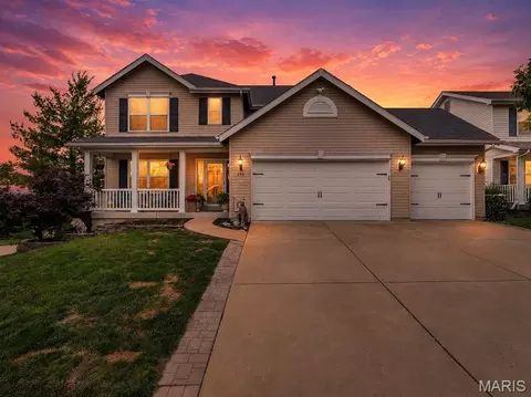 350 Hunters Heights Dr, Eureka, MO 63025