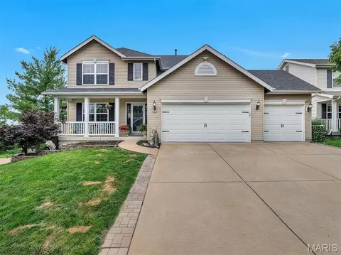 350 Hunters Heights Dr, Eureka, MO 63025