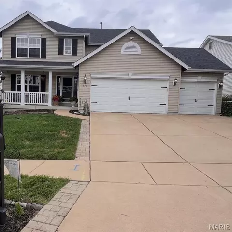 350 Hunters Heights Dr, Eureka, MO 63025