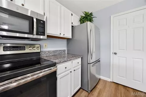 Kitchen - 208 Kipling Way, Weldon Spring, MO 63304 photo 5 of 5