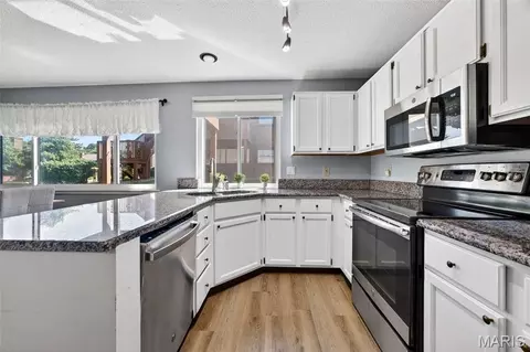 Kitchen - 208 Kipling Way, Weldon Spring, MO 63304 photo 3 of 5