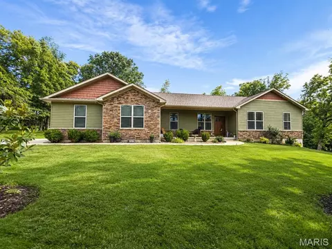 8 Eva Dr, De Soto, MO 63020