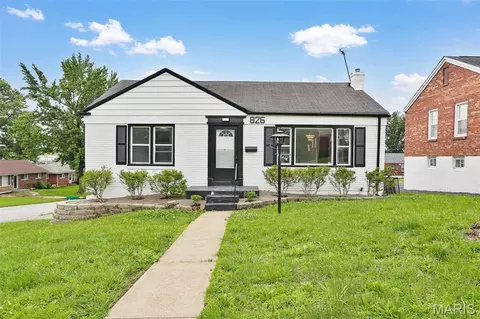 826 Fontaine Pl, Saint Louis, MO 63137
