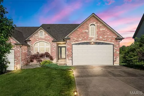 141 Canyon Creek Cir, Moscow Mills, MO 63362
