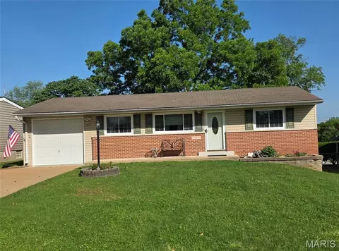 10531 Crecelius Dr, Saint Louis, MO 63123