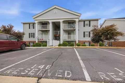 1231 Creve Coeur Crossing Ln #B, Chesterfield, MO 63017