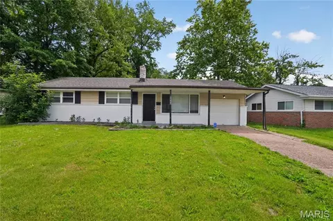 9840 Omega Dr, Saint Louis, MO 63136