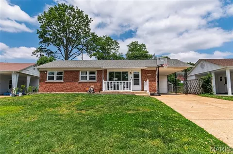 4475 Cayuga Dr, Saint Louis, MO 63123