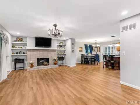 Living - 43 E Nottingham Cir, Sullivan, MO 63080 photo 1 of 3