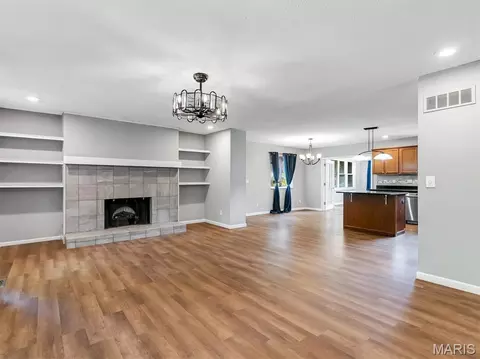 Living - 43 E Nottingham Cir, Sullivan, MO 63080 photo 5 of 8