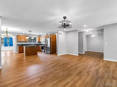 Living - 43 E Nottingham Cir, Sullivan, MO 63080 photo 7 of 8