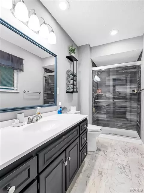 Bath - 43 E Nottingham Cir, Sullivan, MO 63080 photo 2 of 2