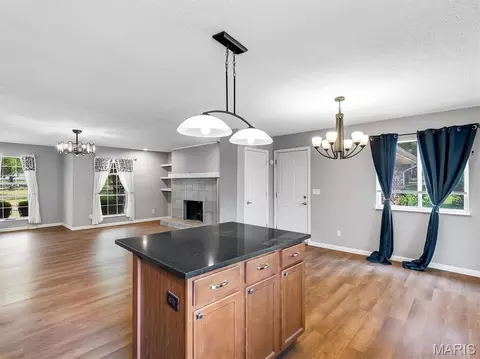 Living - 43 E Nottingham Cir, Sullivan, MO 63080 photo 6 of 8