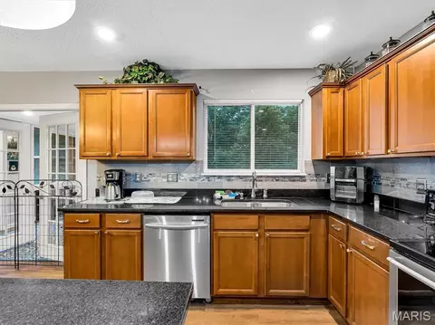 Kitchen - 43 E Nottingham Cir, Sullivan, MO 63080 photo 3 of 3