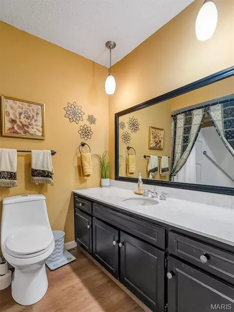 Bath - 43 E Nottingham Cir, Sullivan, MO 63080 photo 1 of 2