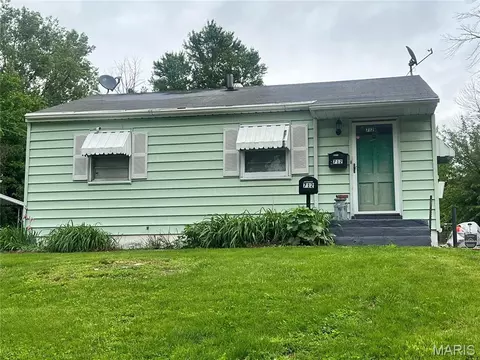 712 Beardsley Ct, Ferguson, MO 63135