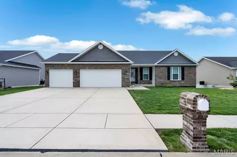 1018 Creekside Dr, Waterloo, IL 62298