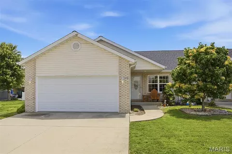 125 Auburn Ct #A, Highland, IL 62249