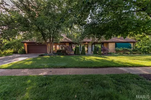 3540 Wintergreen Ln, Saint Louis, MO 63125