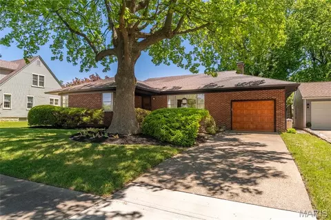 208 S Laurel St, Du Quoin, IL 62832