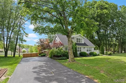 327 Glen Carbon Rd, Glen Carbon, IL 62034
