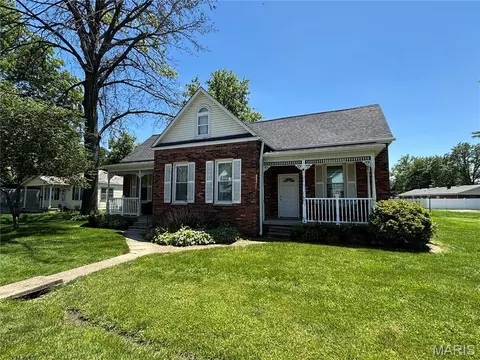 842 N 6th St, Breese, IL 62230