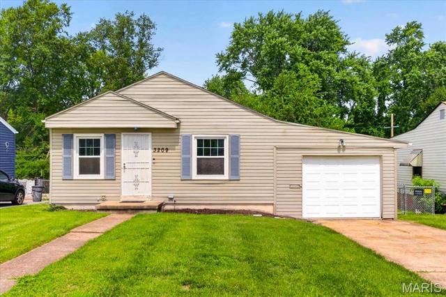 3209 Lynros Dr, Saint Ann, MO 63074