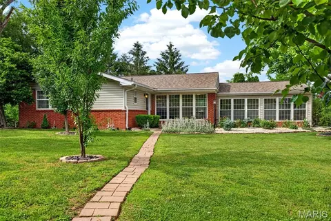 9211 Old Bonhomme Rd, Olivette, MO 63132