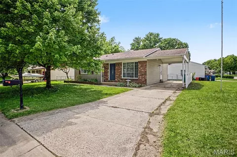 2737 Essex St, Saint Charles, MO 63301