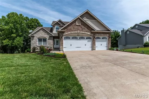 6811 Silverstone Ct, Byrnes Mill, MO 63051
