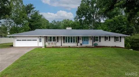 1331 N Cape Rock Dr, Cape Girardeau, MO 63701