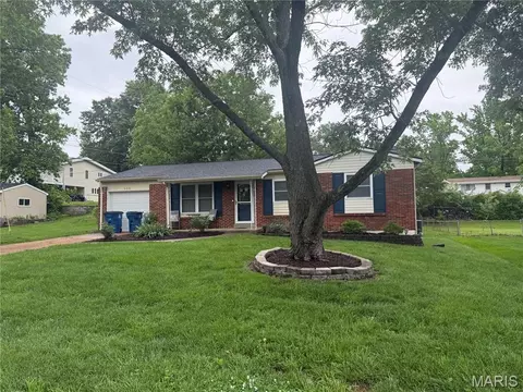502 Wicklow Dr, Manchester, MO 63021
