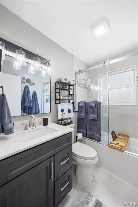 Bath - 502 Wicklow Dr, Manchester, MO 63021 photo 3 of 3