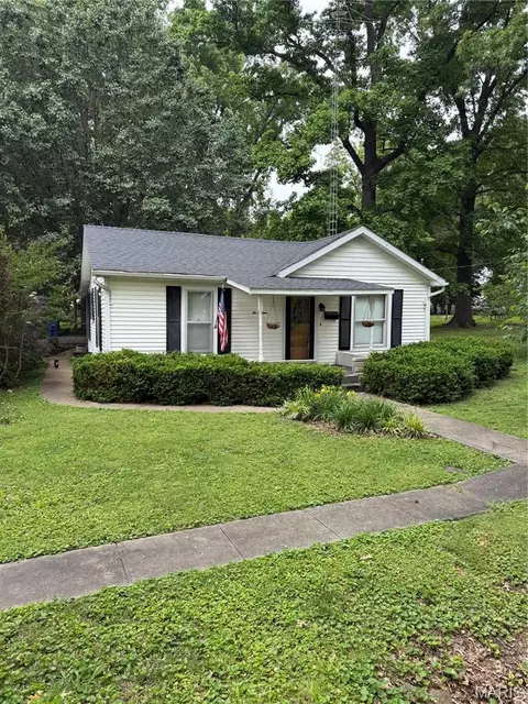 615 Vine St, Du Quoin, IL 62832