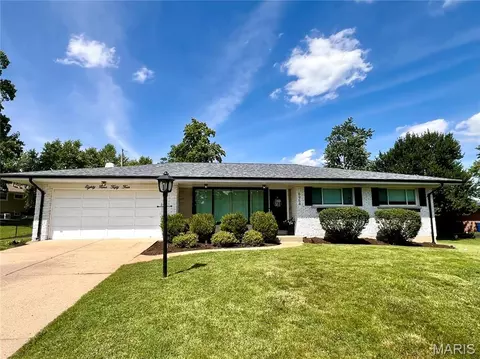 8954 Westhaven Ct, Crestwood, MO 63126