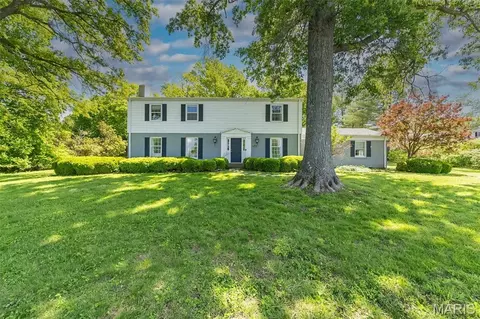 2530 N Geyer Rd, Frontenac, MO 63131