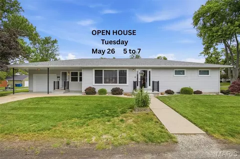 1920 Cypress St, Highland, IL 62249