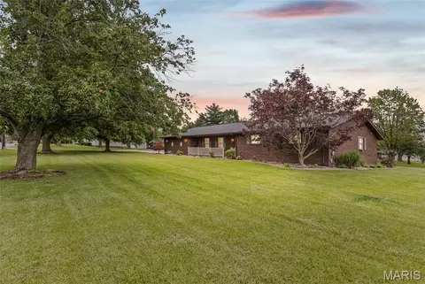 800 Hollow Ave, Jerseyville, IL 62052