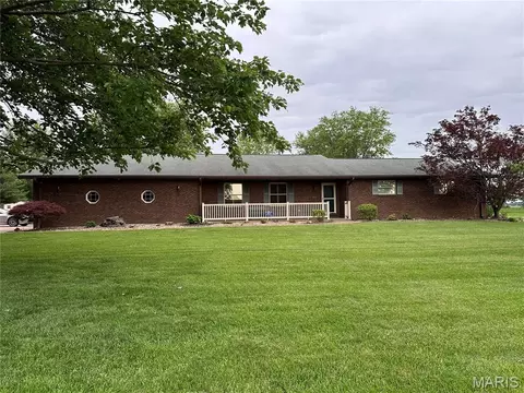 800 Hollow Ave, Jerseyville, IL 62052