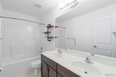 Bath - 1040 Sable Ln, Arnold, MO 63010 photo 5 of 5
