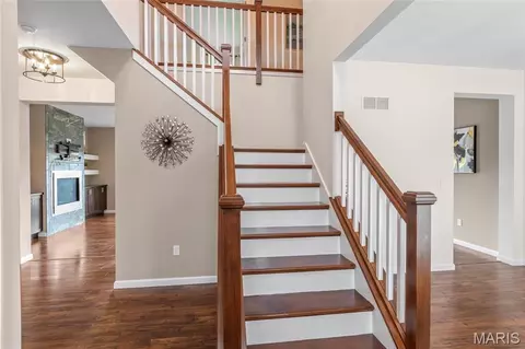 Entry Way - 1040 Sable Ln, Arnold, MO 63010 photo 2 of 4