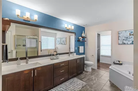 Bath - 1040 Sable Ln, Arnold, MO 63010 photo 2 of 5