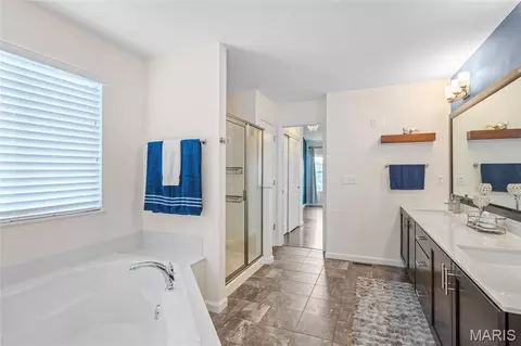 Bath - 1040 Sable Ln, Arnold, MO 63010 photo 3 of 5